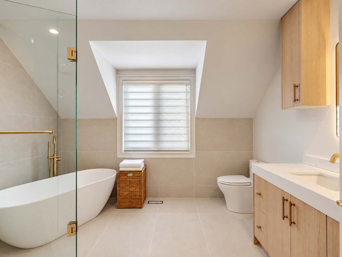 Freestanding bath