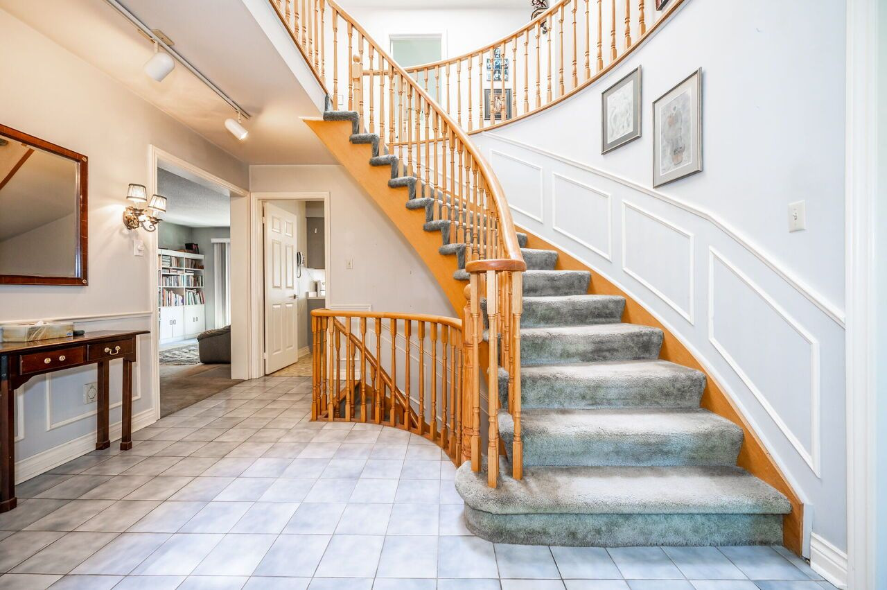 Curved staircase before renovation